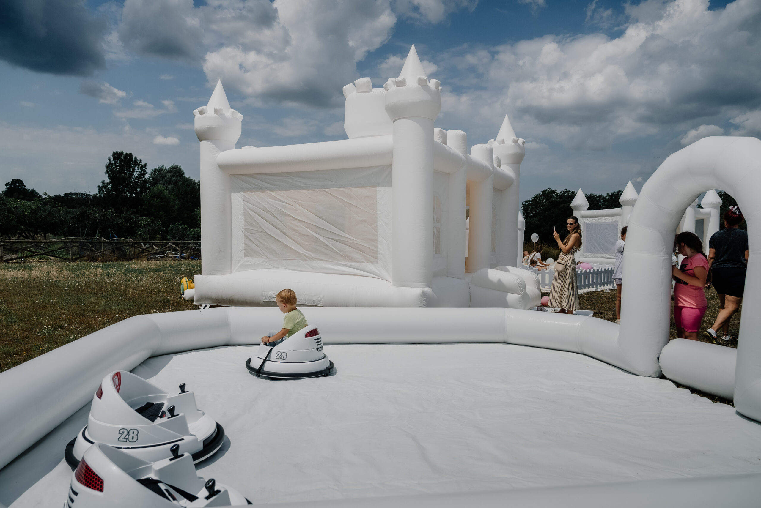 Baloni unutar Bubble House-a